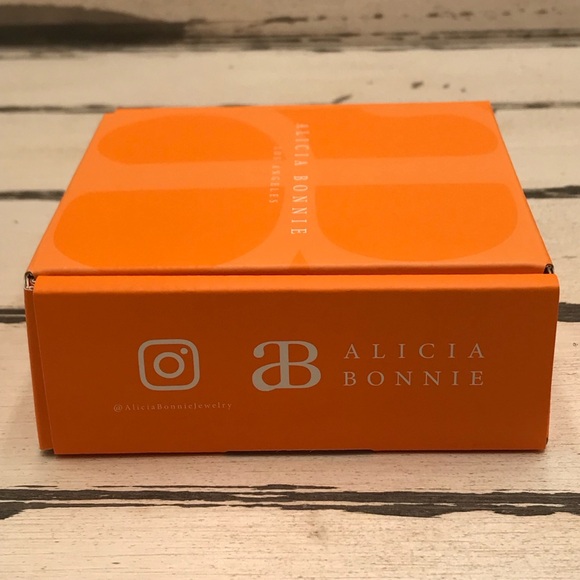 BNWT Alicia Bonnie Earrings - Picture 6 of 6